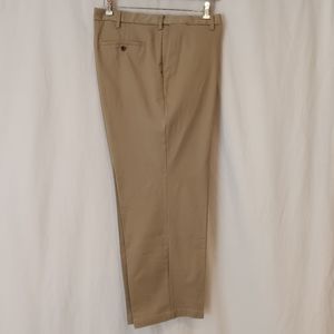 Dockers Relaxed Fit Stretch Wrinkle-Free Flat Front Khaki Pants Size 44 x 30